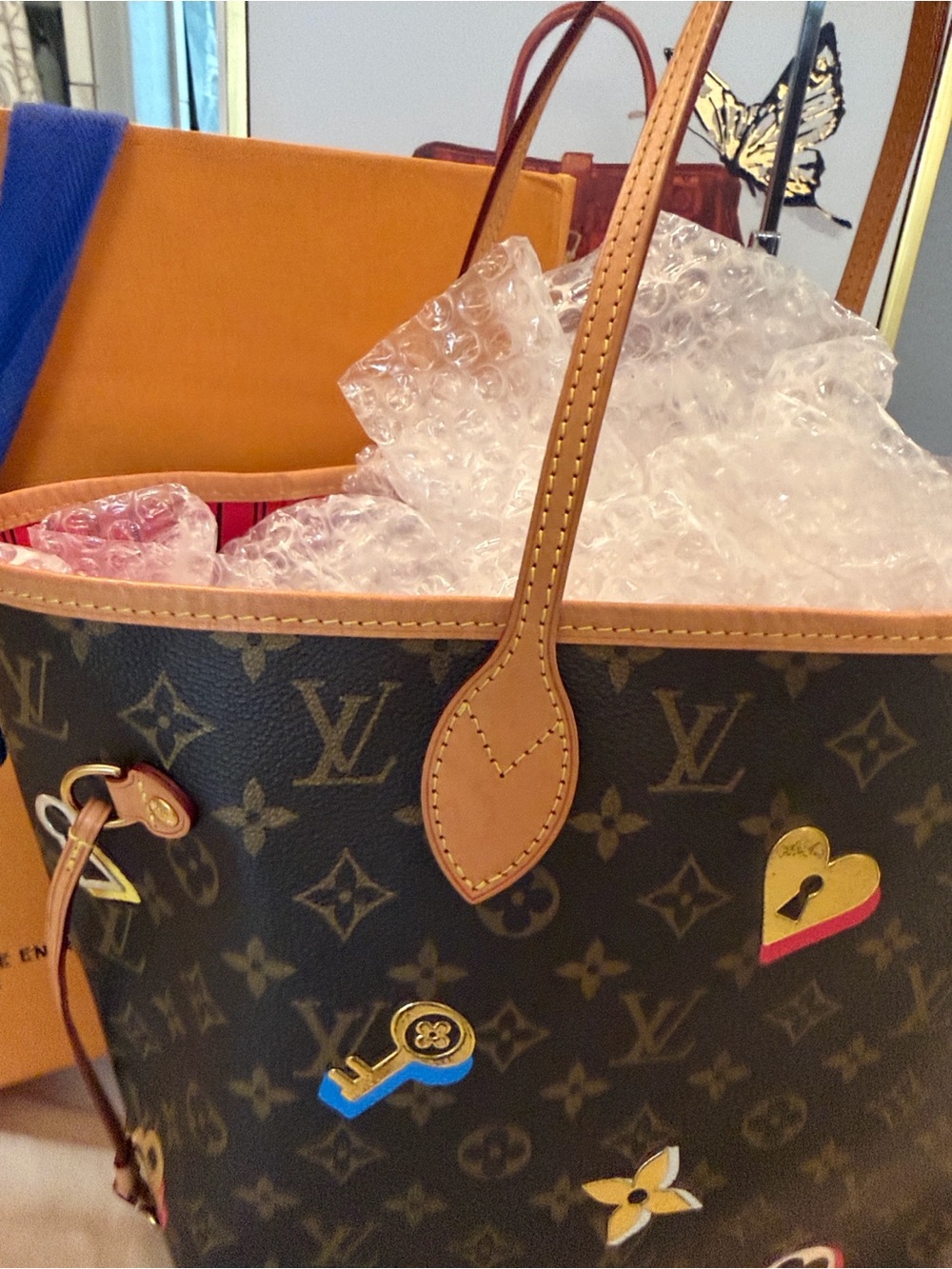 Louis Vuitton Neverfull MM : Limited Edition Love Lock 🥰♥️ - Picture 5 of 15